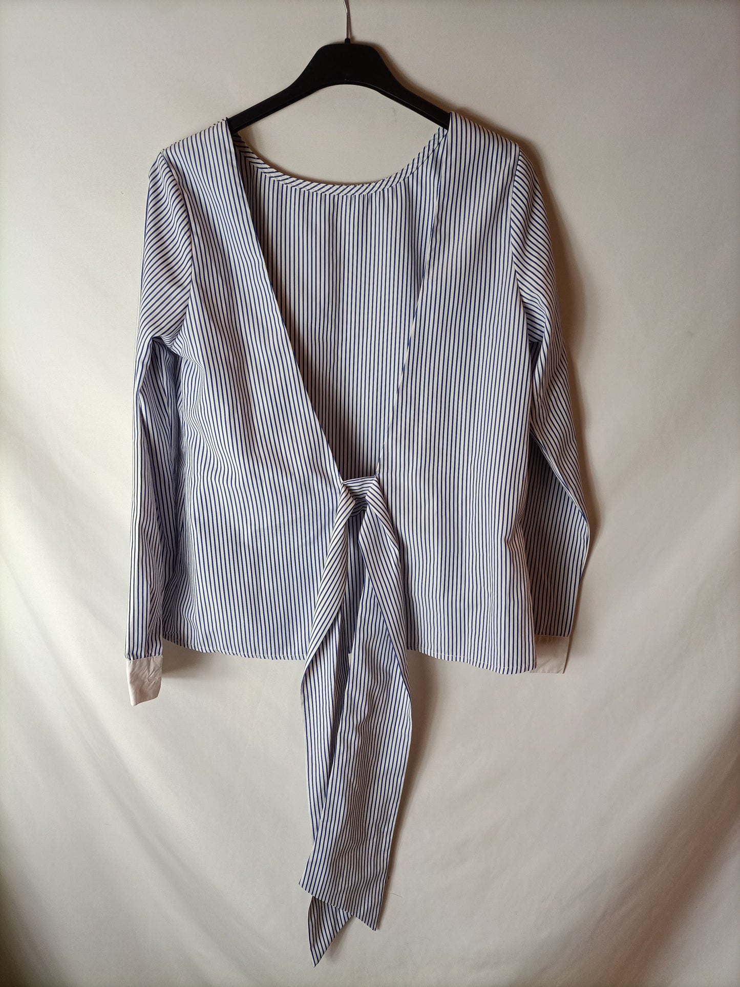 KOOLOOK. Blusa rayas espalda en pico. T S