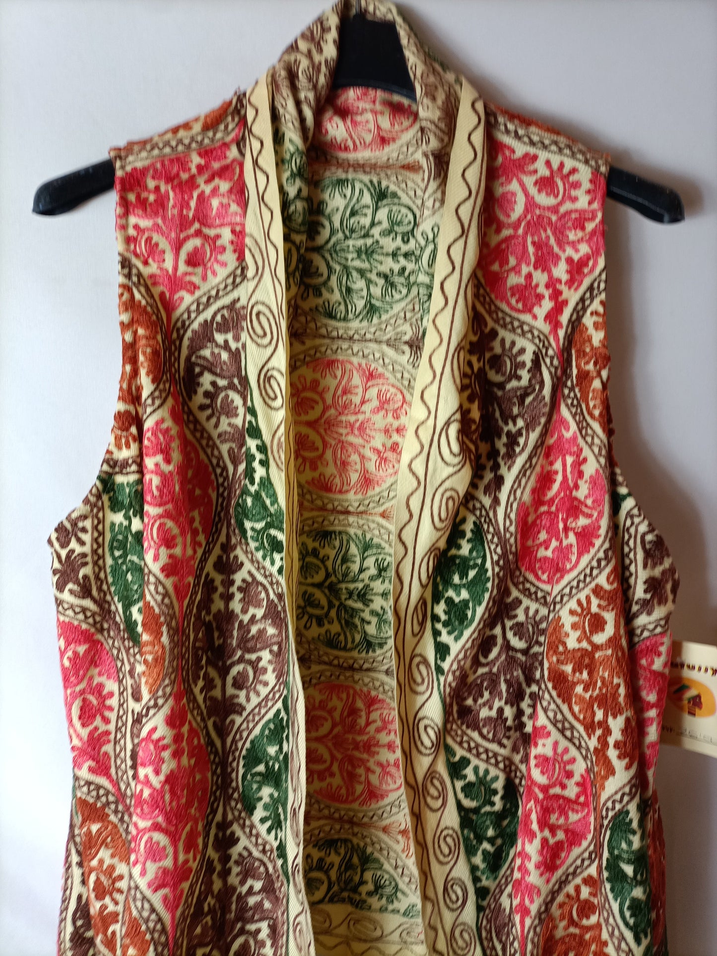 WATUSSY. Chaleco flecos bordados. T U