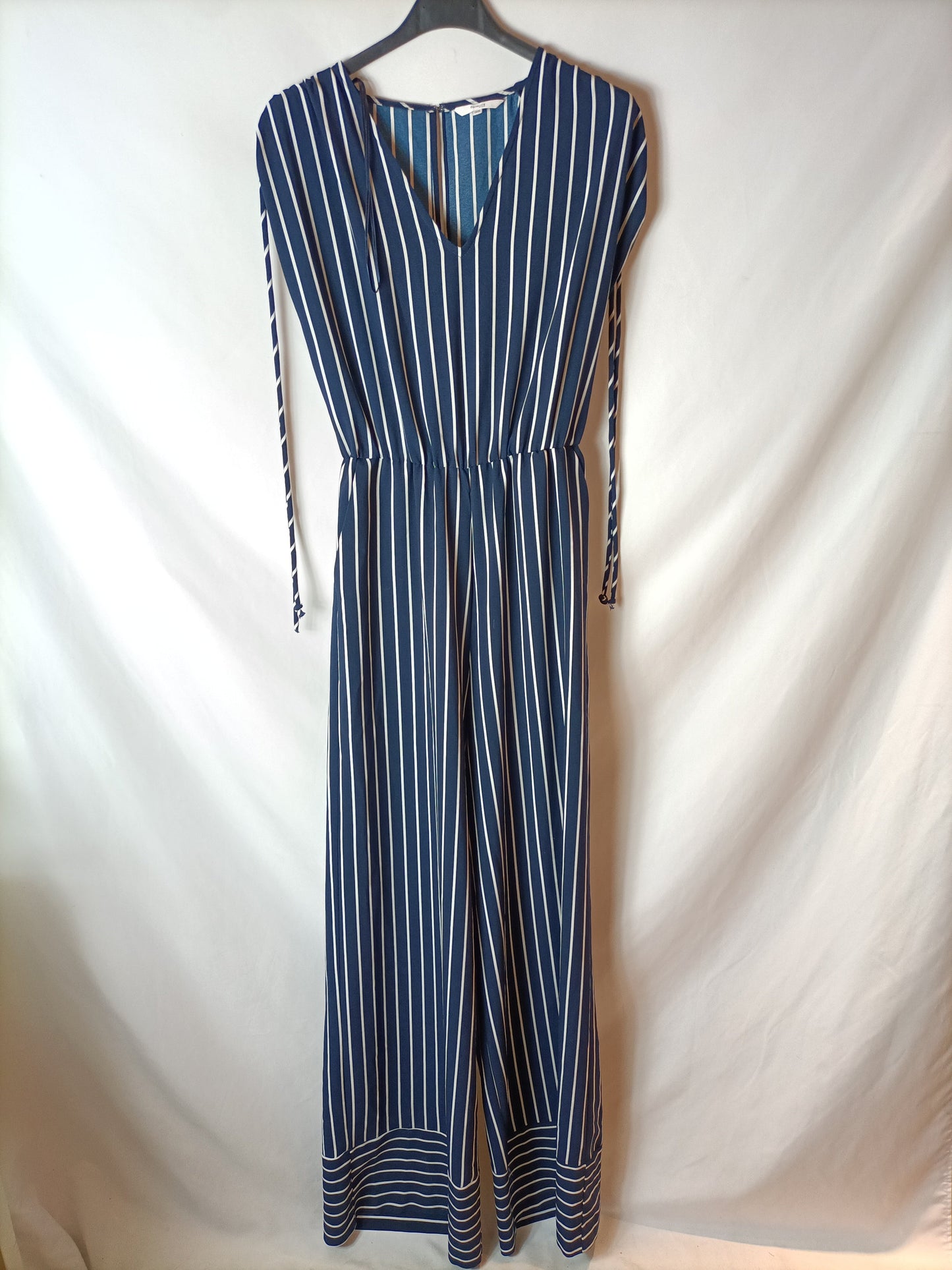 FORMULA JOVEN. Mono fluido azul con rayas blancas. T S