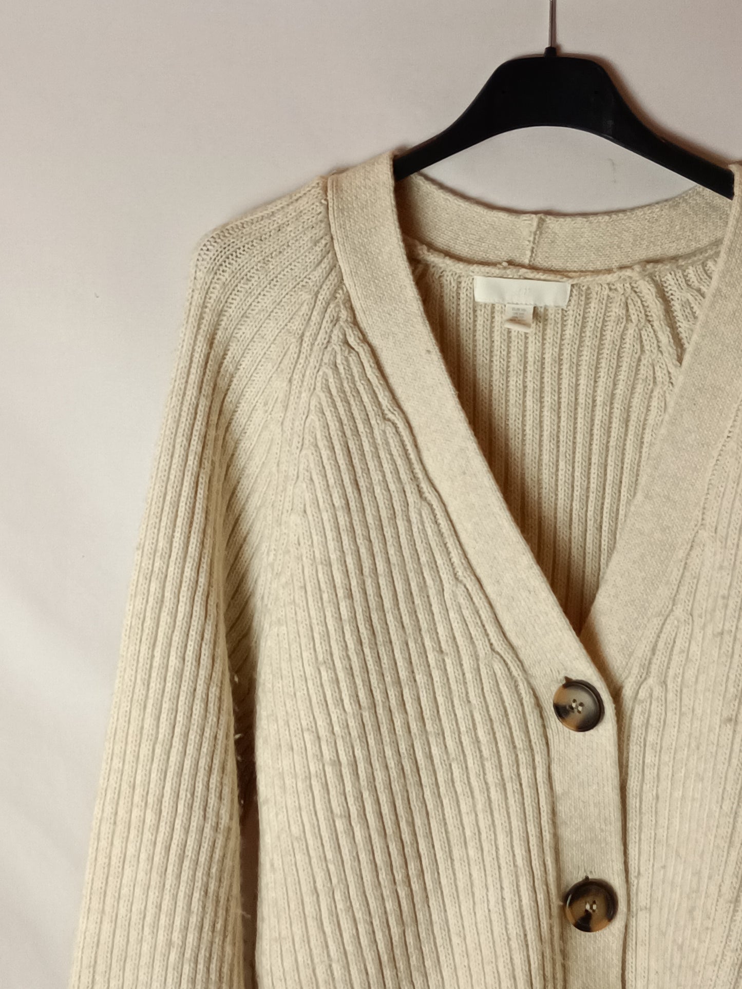 H&M. cárdigan beige canalé T.xs