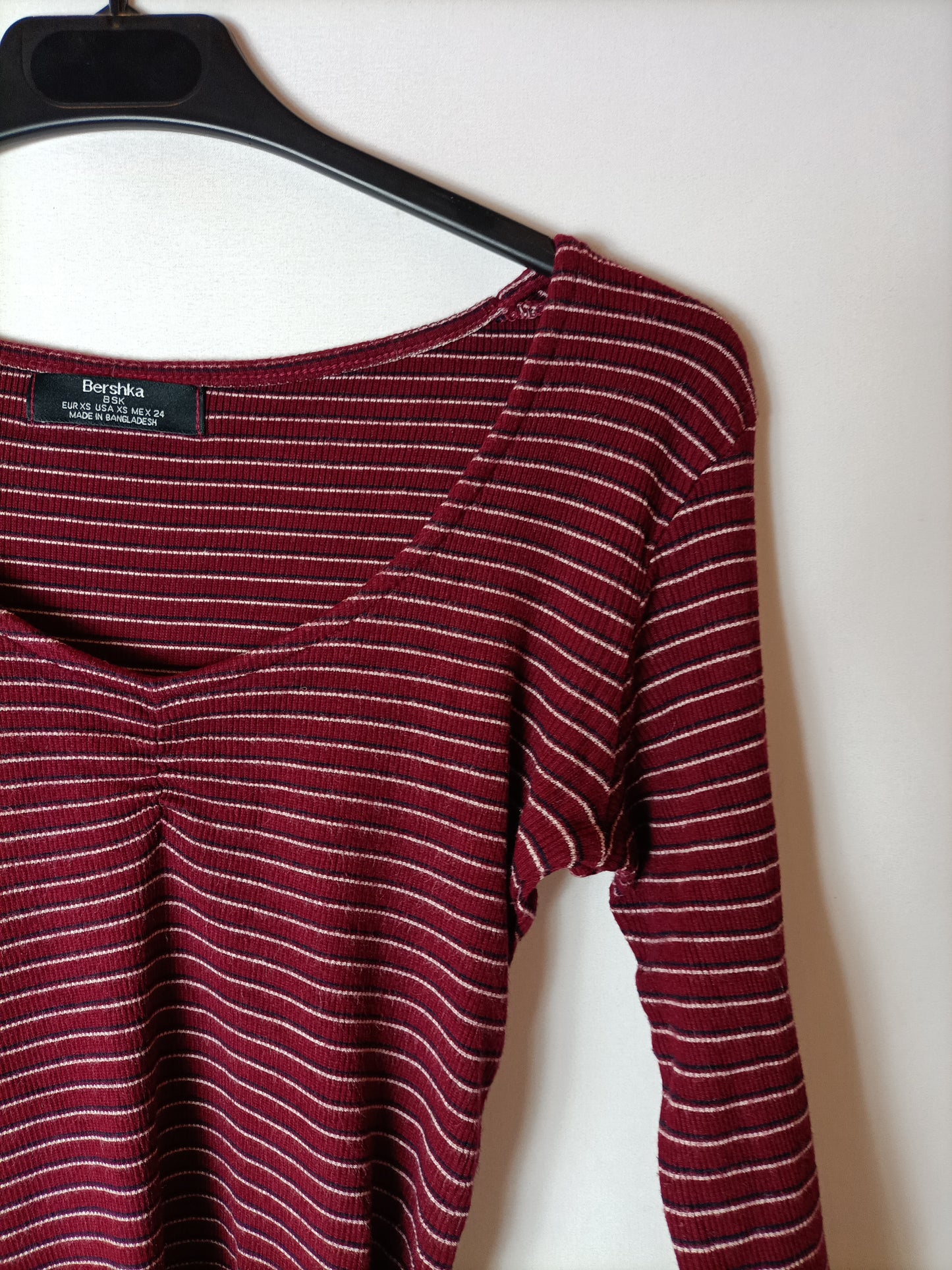 BERSHKA. Camiseta crop rayas T.xs