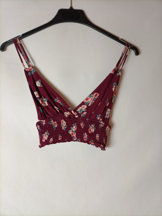 PULL&BEAR. Croptop burdeos flores T.m(xs)