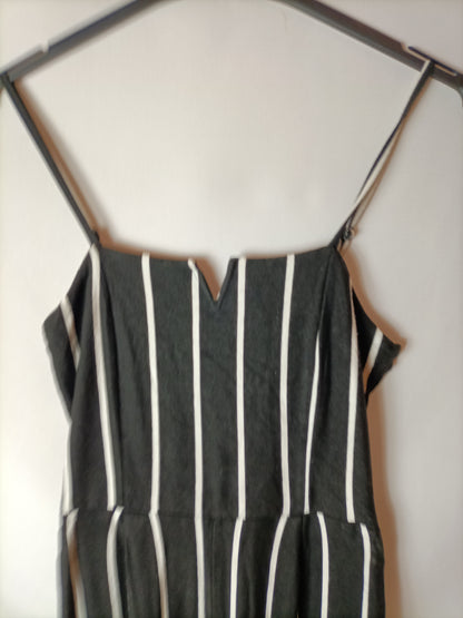 BERSHKA. Black striped jumpsuit T.xs