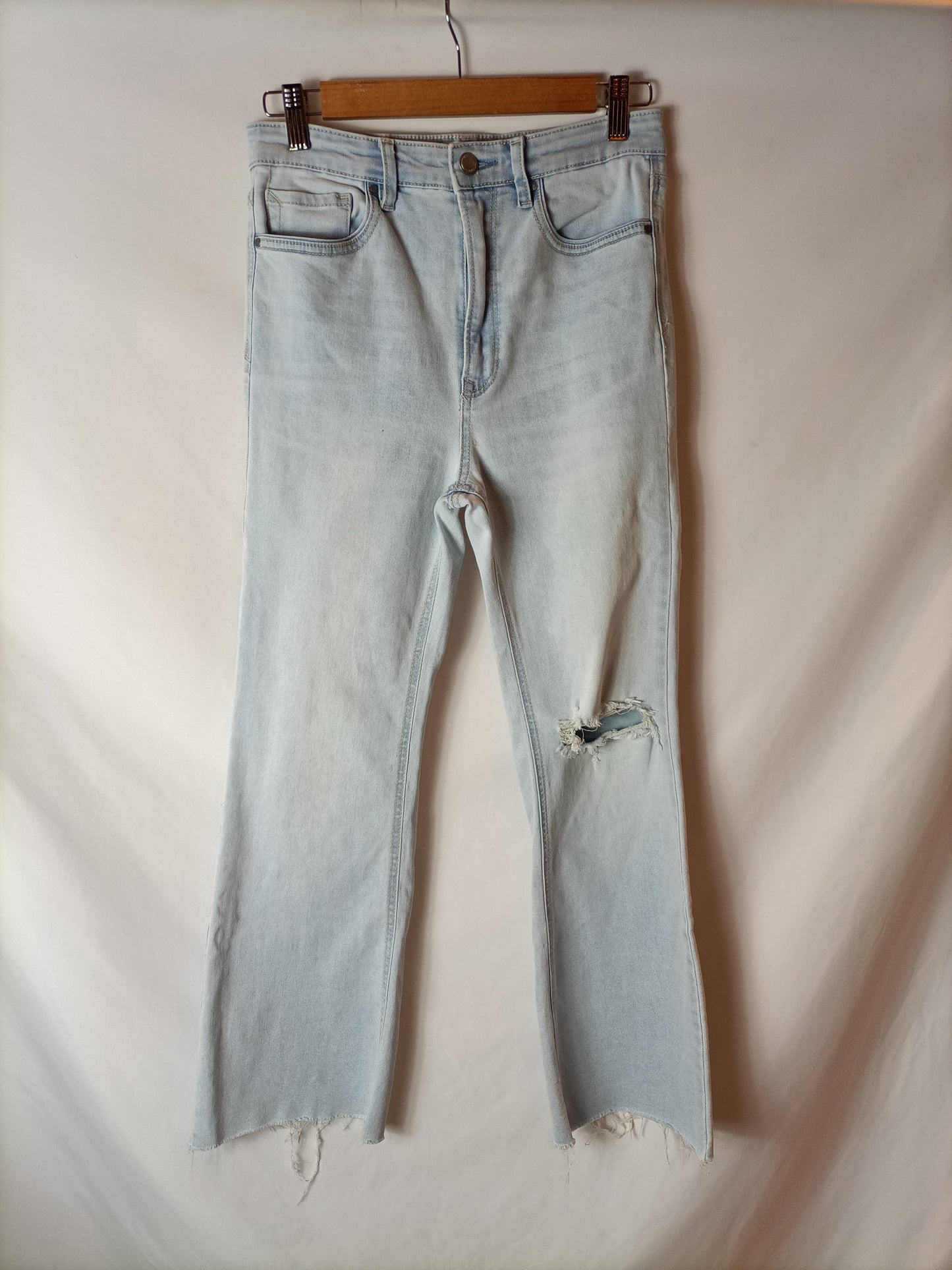 STRADIVARIUS. Light-colored flared trousers, size 40 (34)
