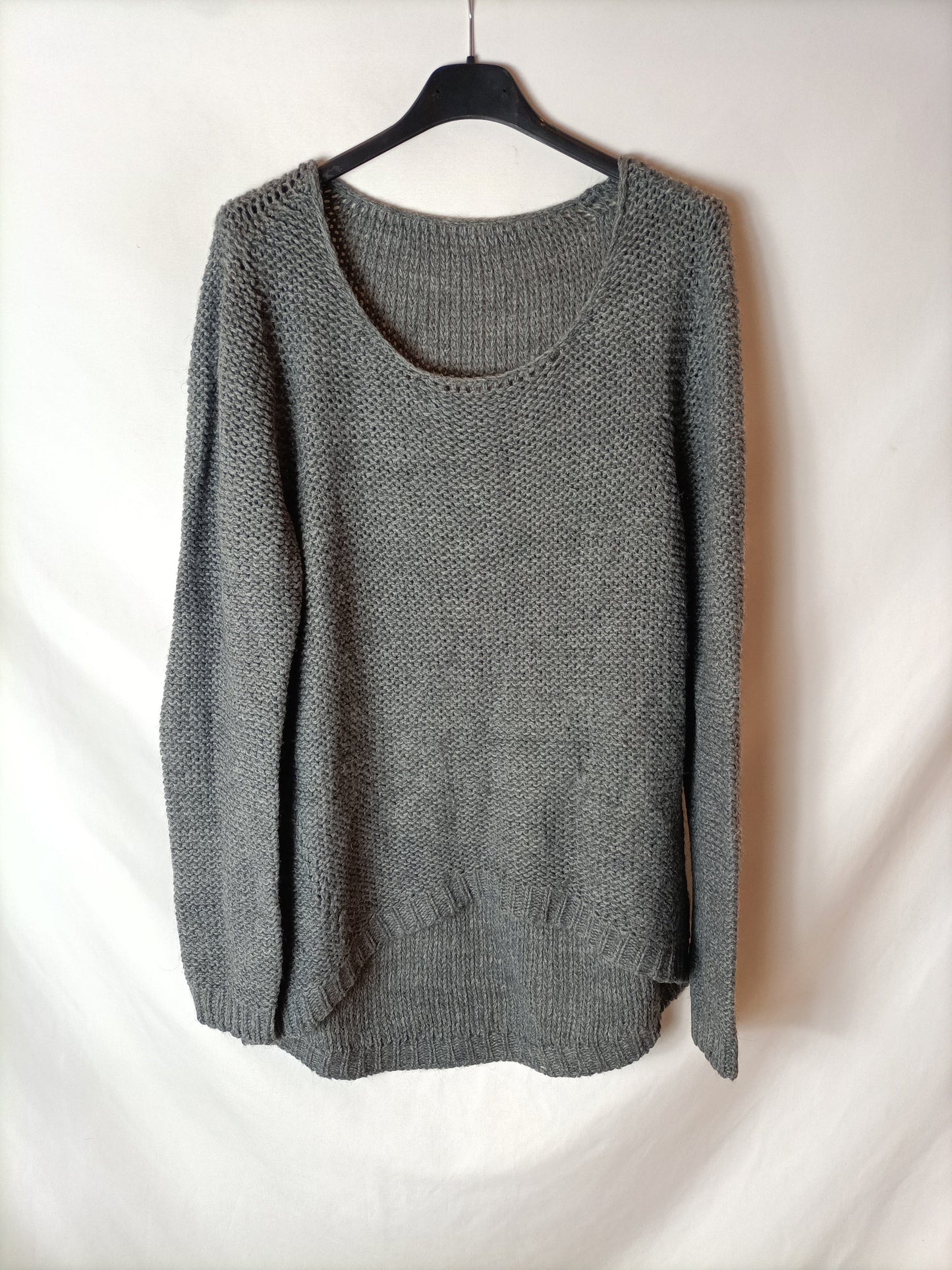 OTHERS. Gray sweater. TM/L