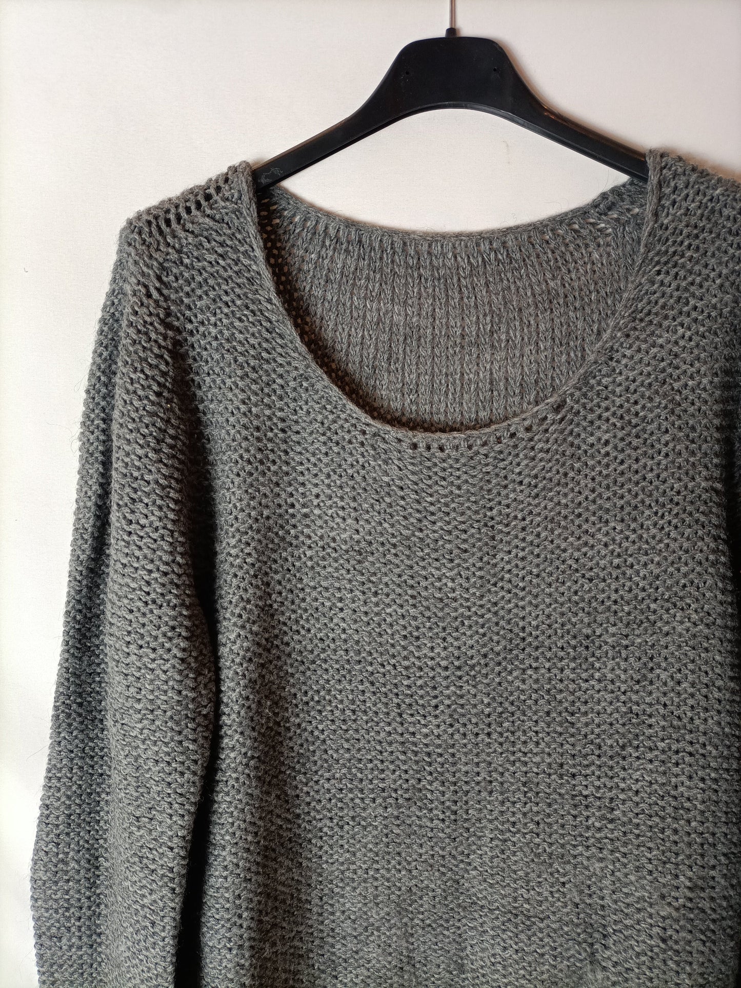 OTHERS. Gray sweater. TM/L