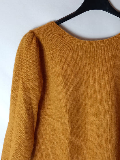 ZARA. Mustard V-back sweater. TM
