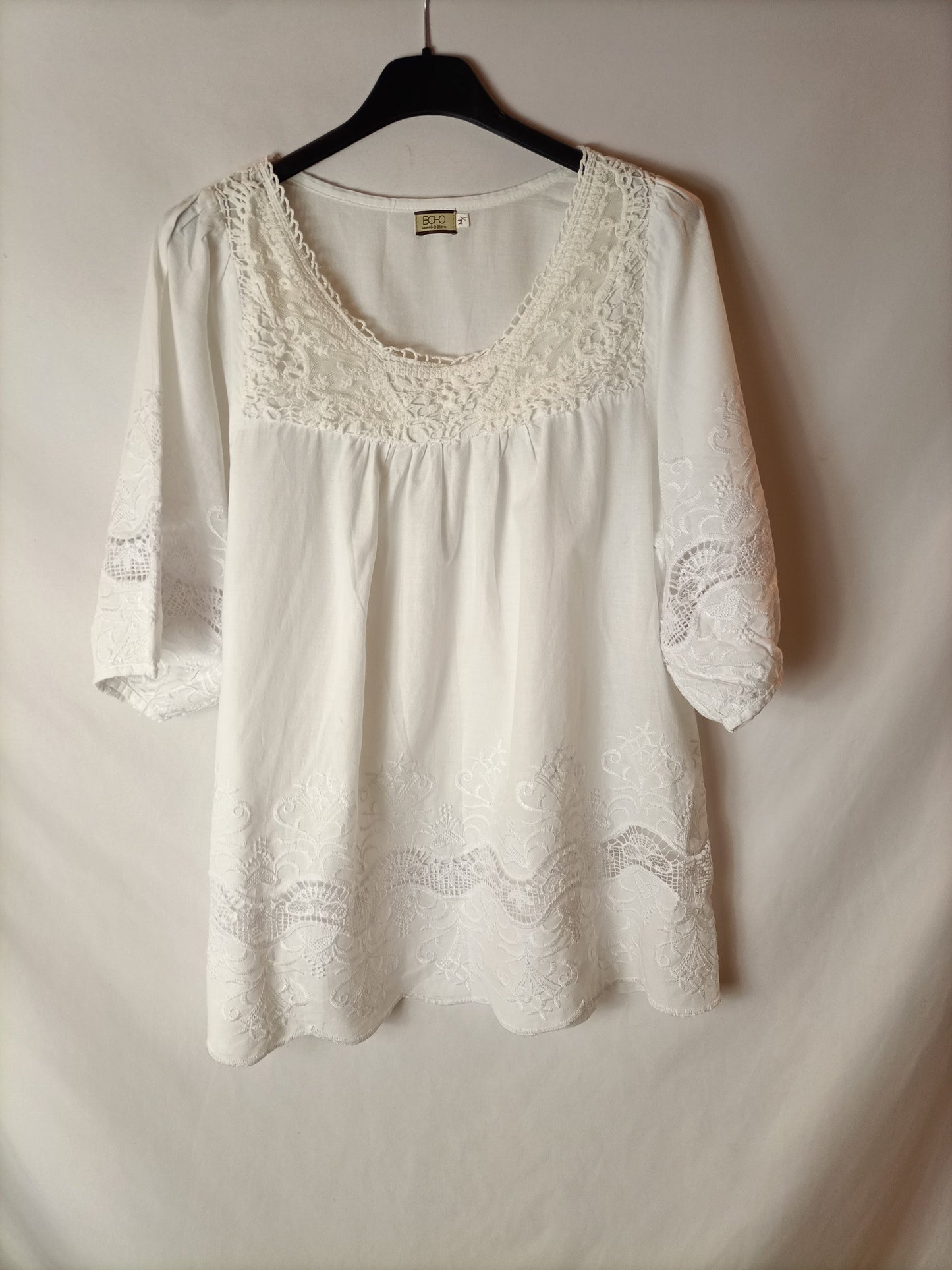 BOHO. Blusa blanca bordados. T M/L