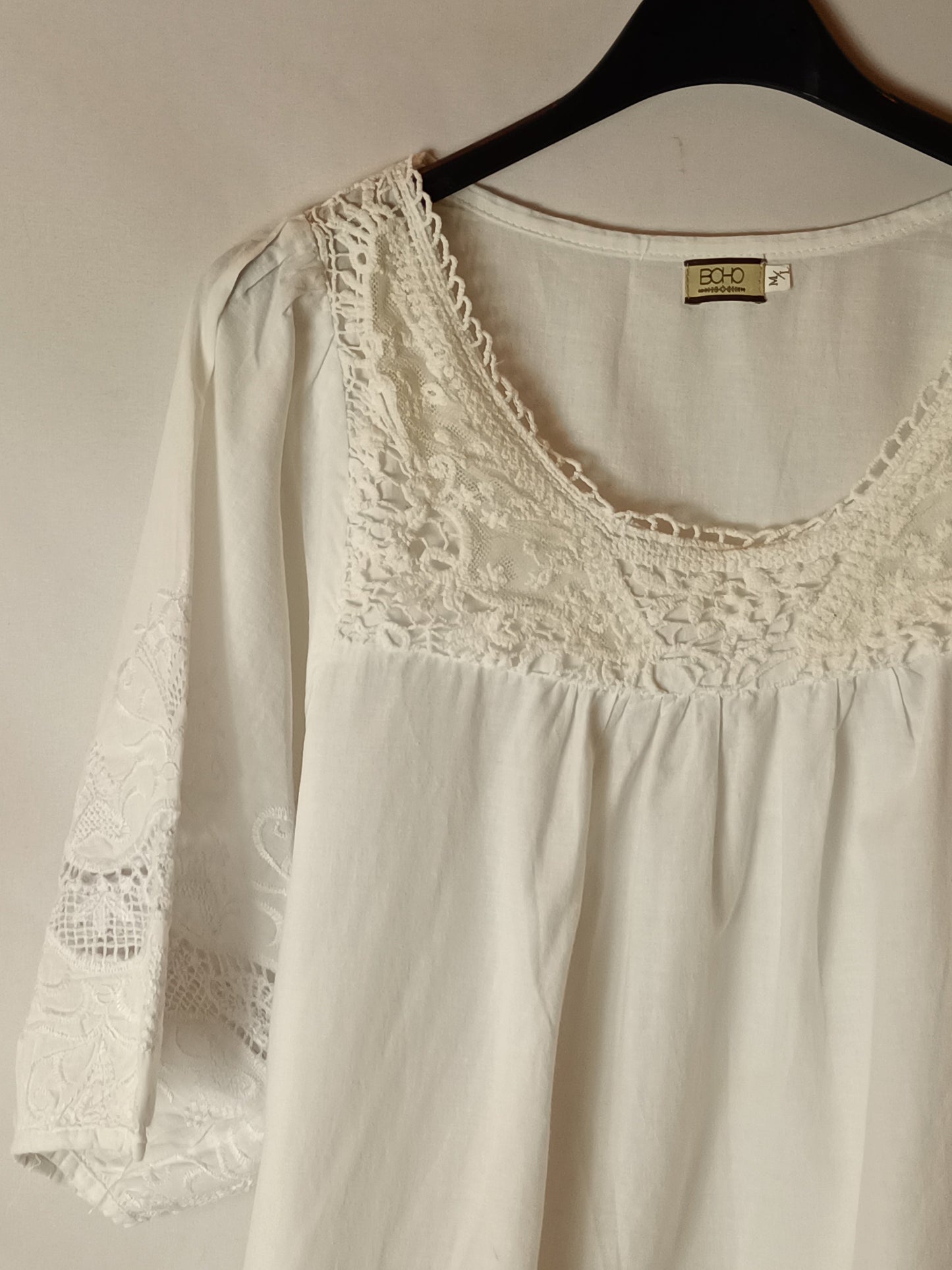 BOHO. Blusa blanca bordados. T M/L