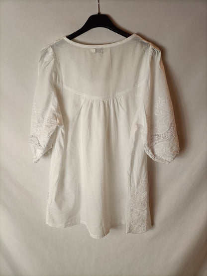 BOHO. Blusa blanca bordados. T M/L
