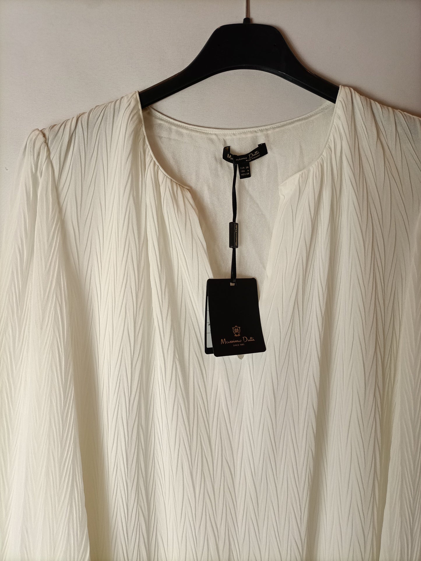 MASSIMO DUTTI. Blusa fluida blanca textura. T 38