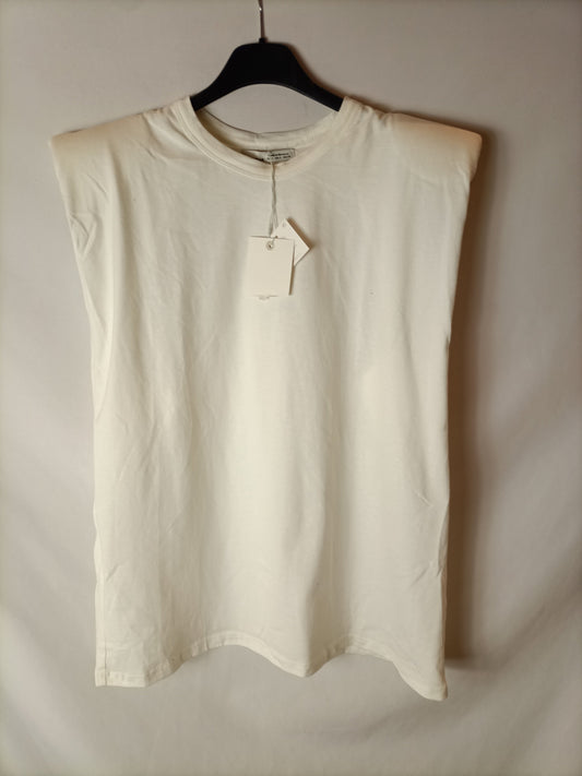 PULL&BEAR. Camiseta blanca oversized hombreras T.s