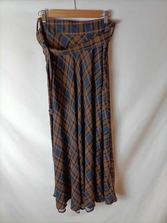 FORMULA YOUNG. Long checked skirt. TL