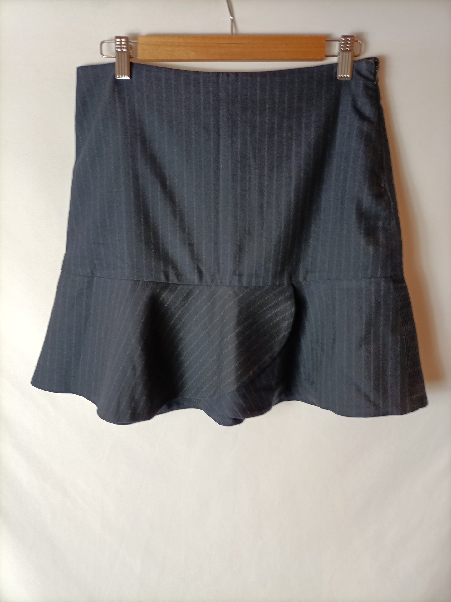 ZARA. Blue pinstripe skirt. TS