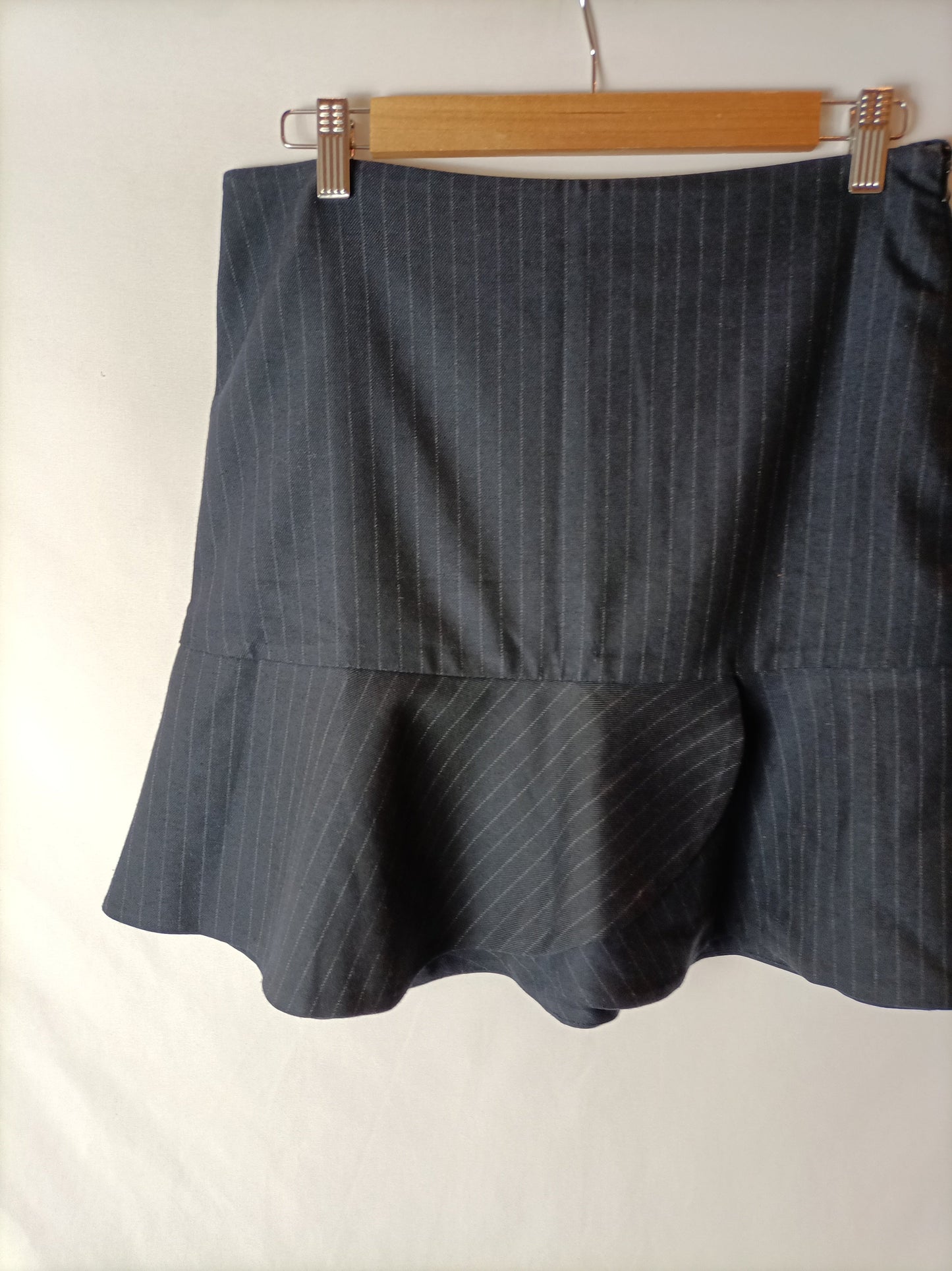 ZARA. Blue pinstripe skirt. TS