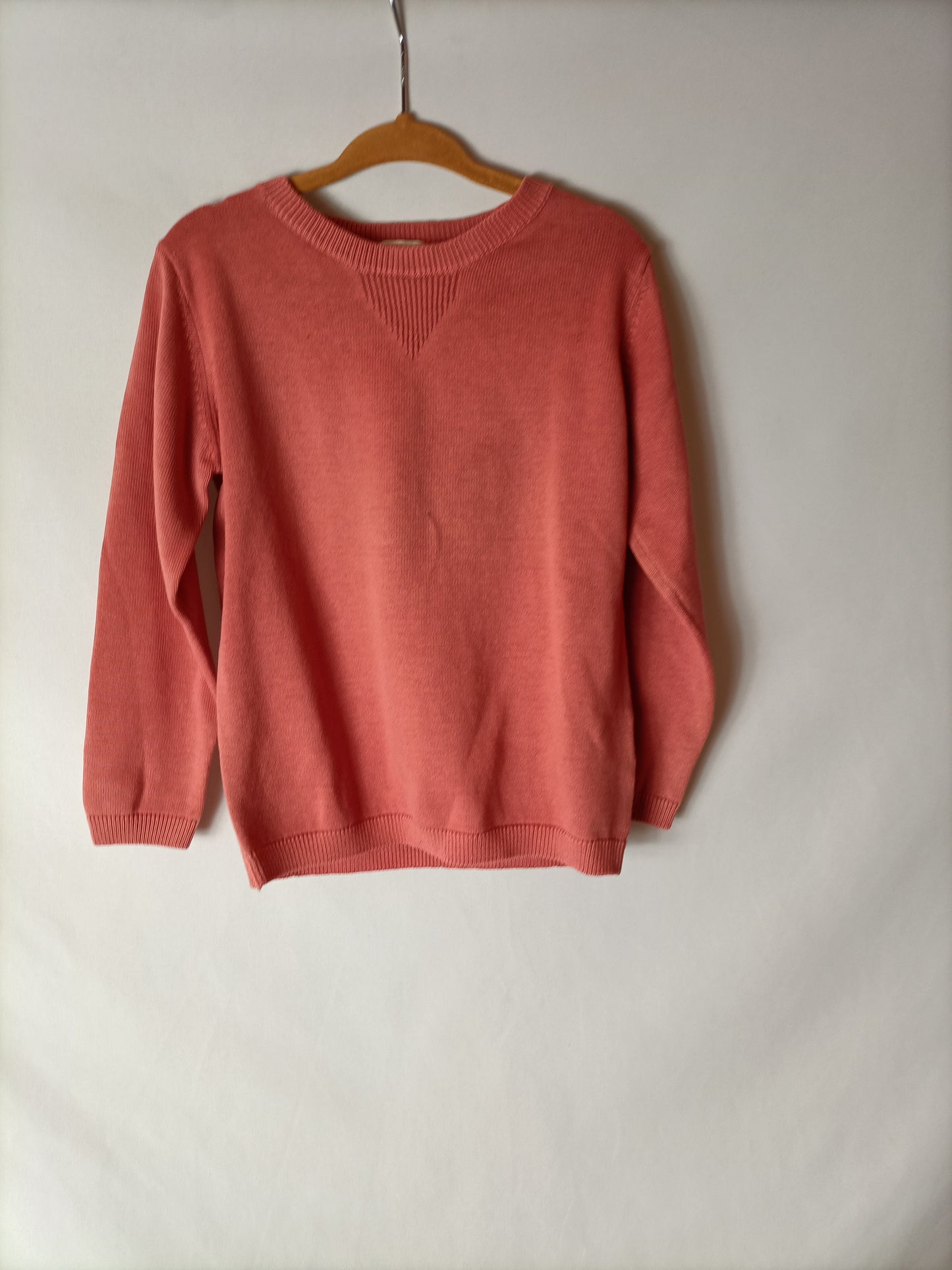 GOCCO. Thin orange sweater. Size 5-6 years.
