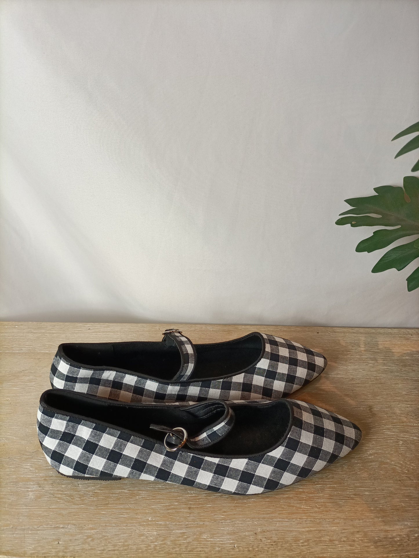 UNIT. Merceditas vichy blanco y negro. T 40