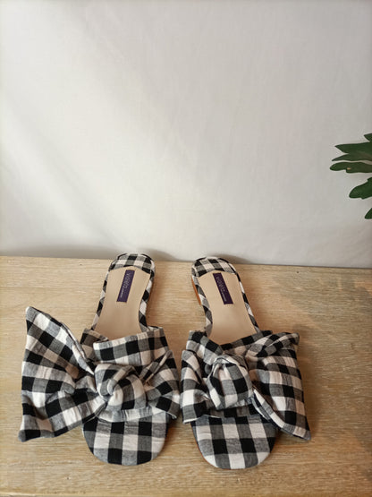 VIOLETA BY MANGO. Sandalia vichy blanca y negra. T 39