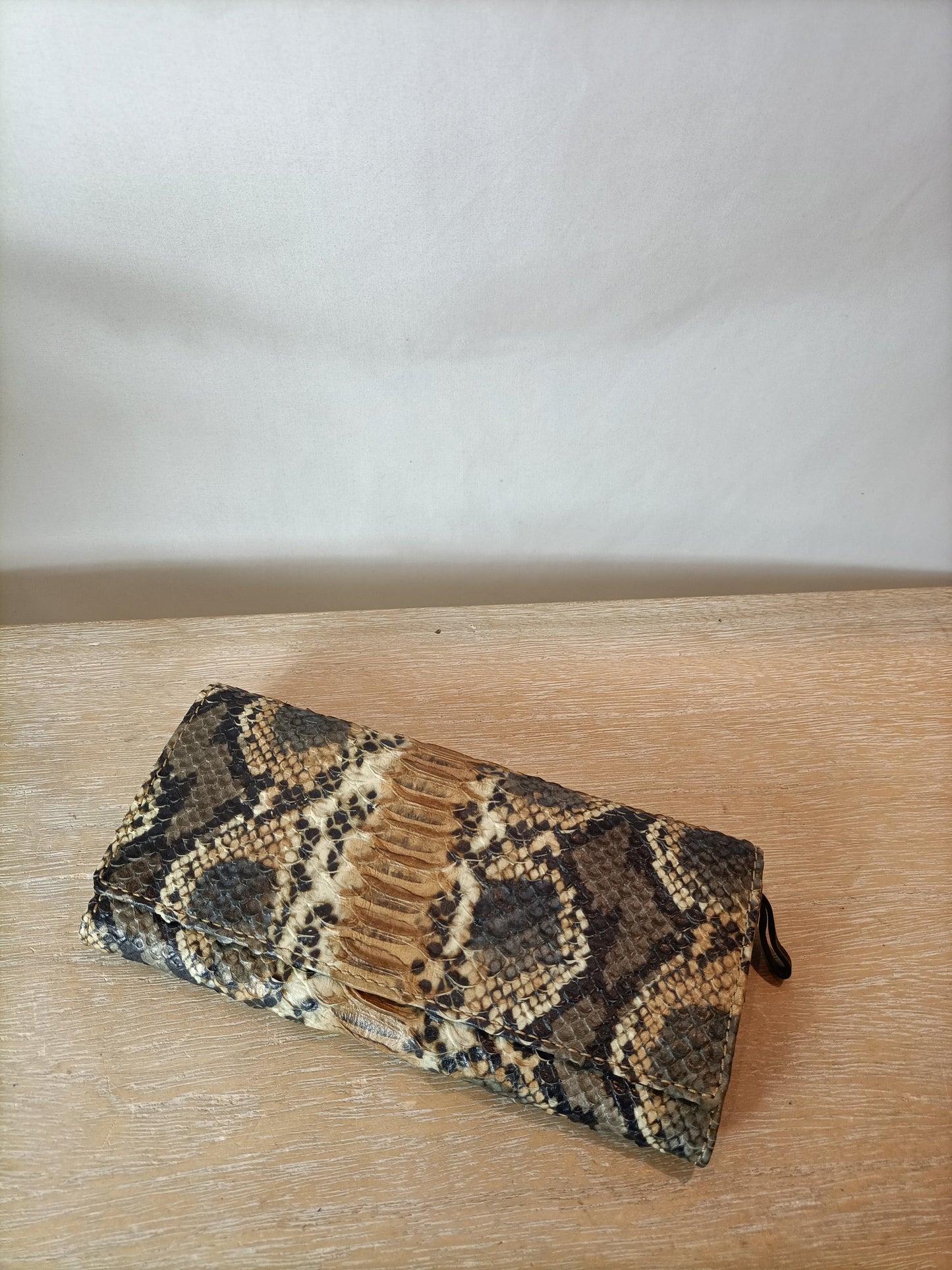 UTERQÜE. Cartera de piel