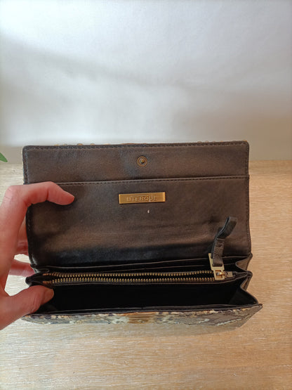 UTERQÜE. Cartera de piel