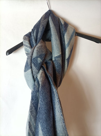 OTHERS. Blue printed scarf