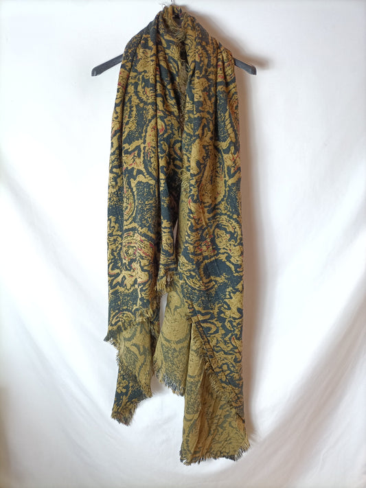 OTHERS. Green-toned scarf