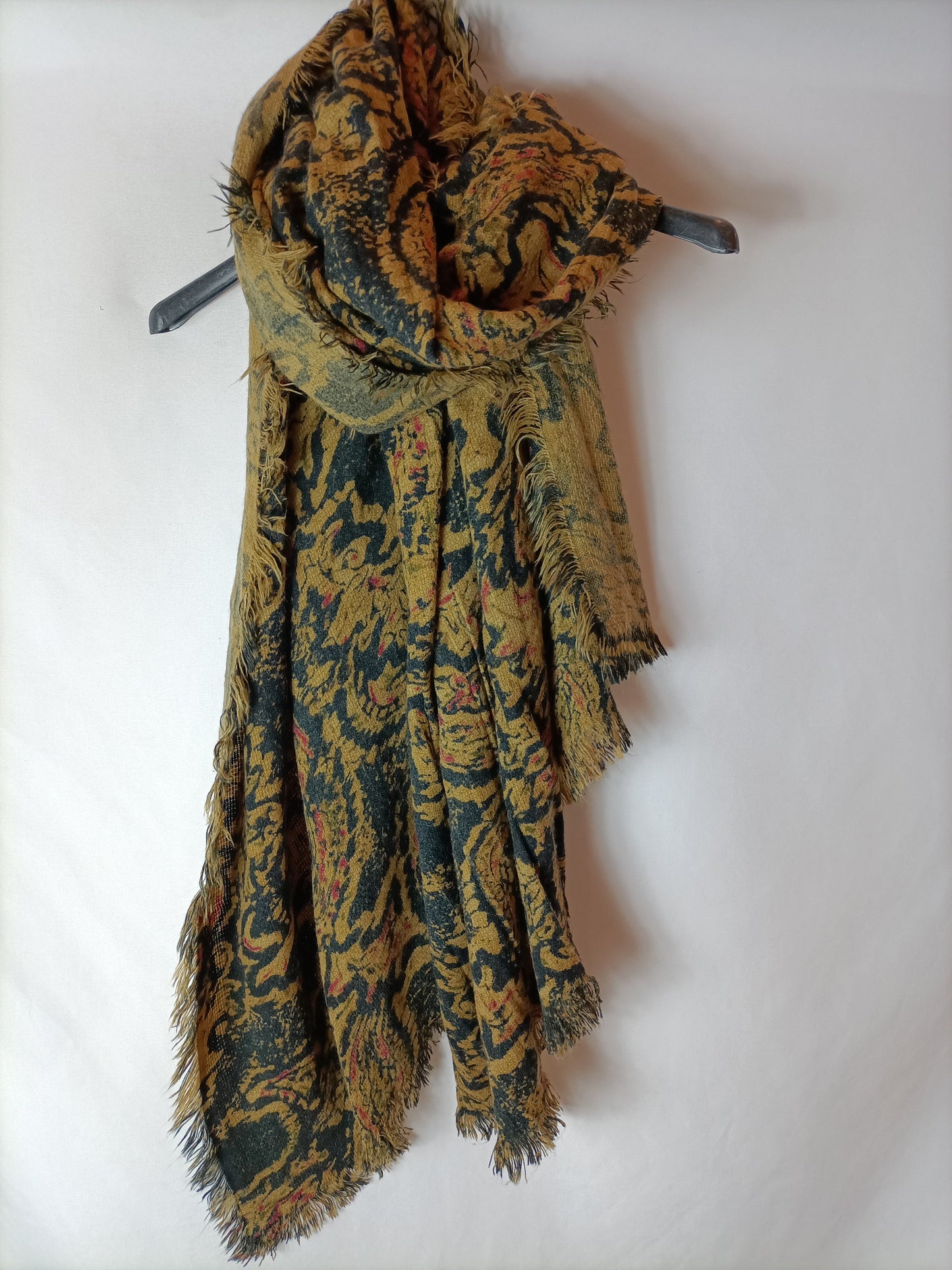 OTRAS. Bufanda tonos verdes