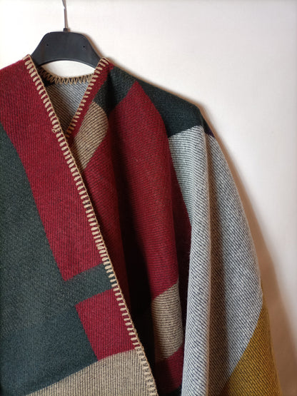 OTRAS. Poncho cuadros