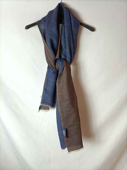 FIDELITY BY LESTER. Two-tone scarf