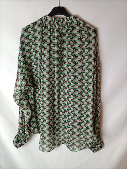ZARA. Blusa fluida estampada T.L