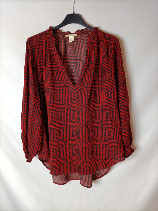 H&amp;M. Red and black checked blouse S.44