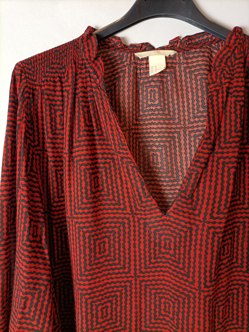 H&M. blusa cuadros roja y negra T.44