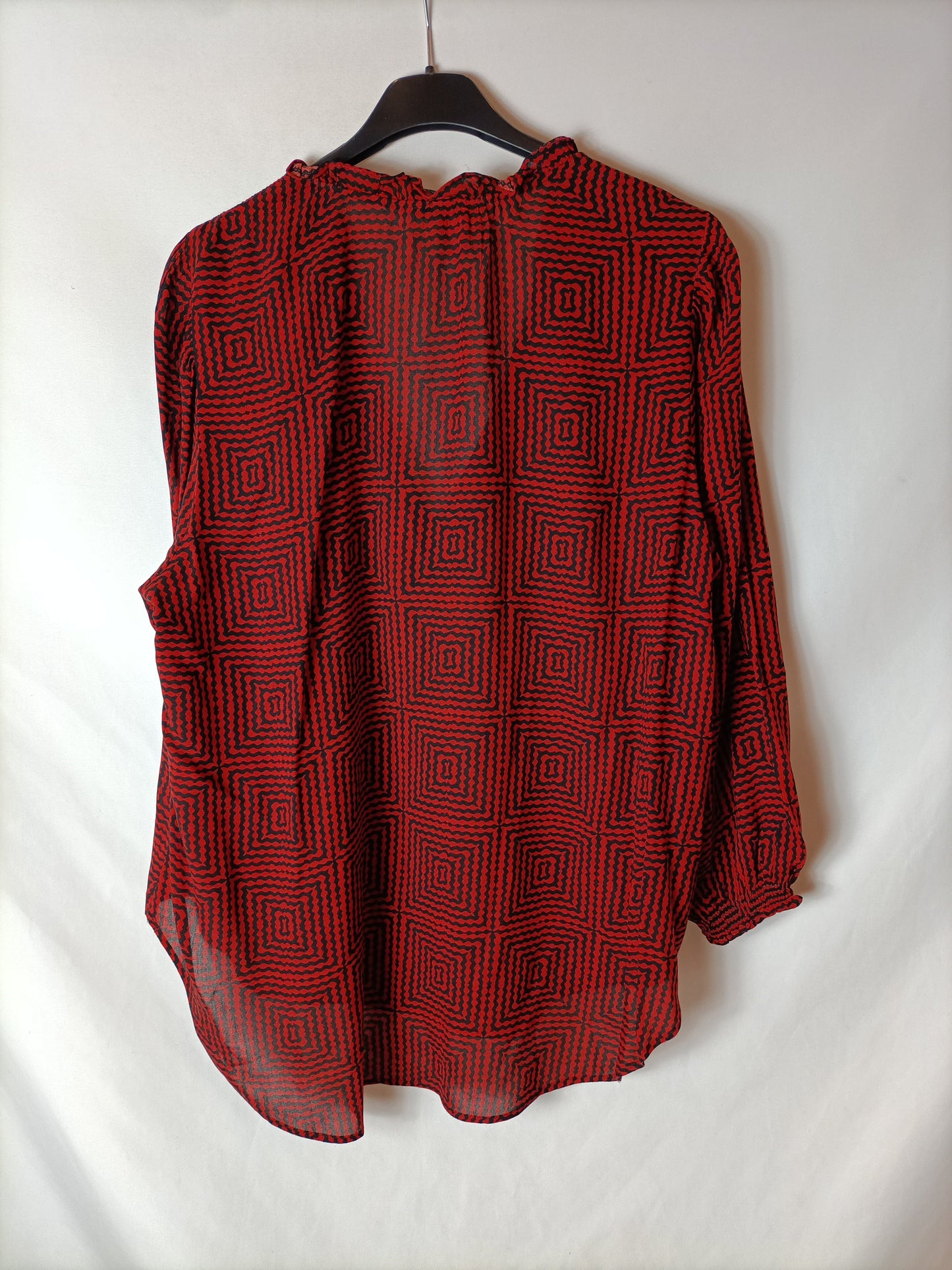 H&M. blusa cuadros roja y negra T.44