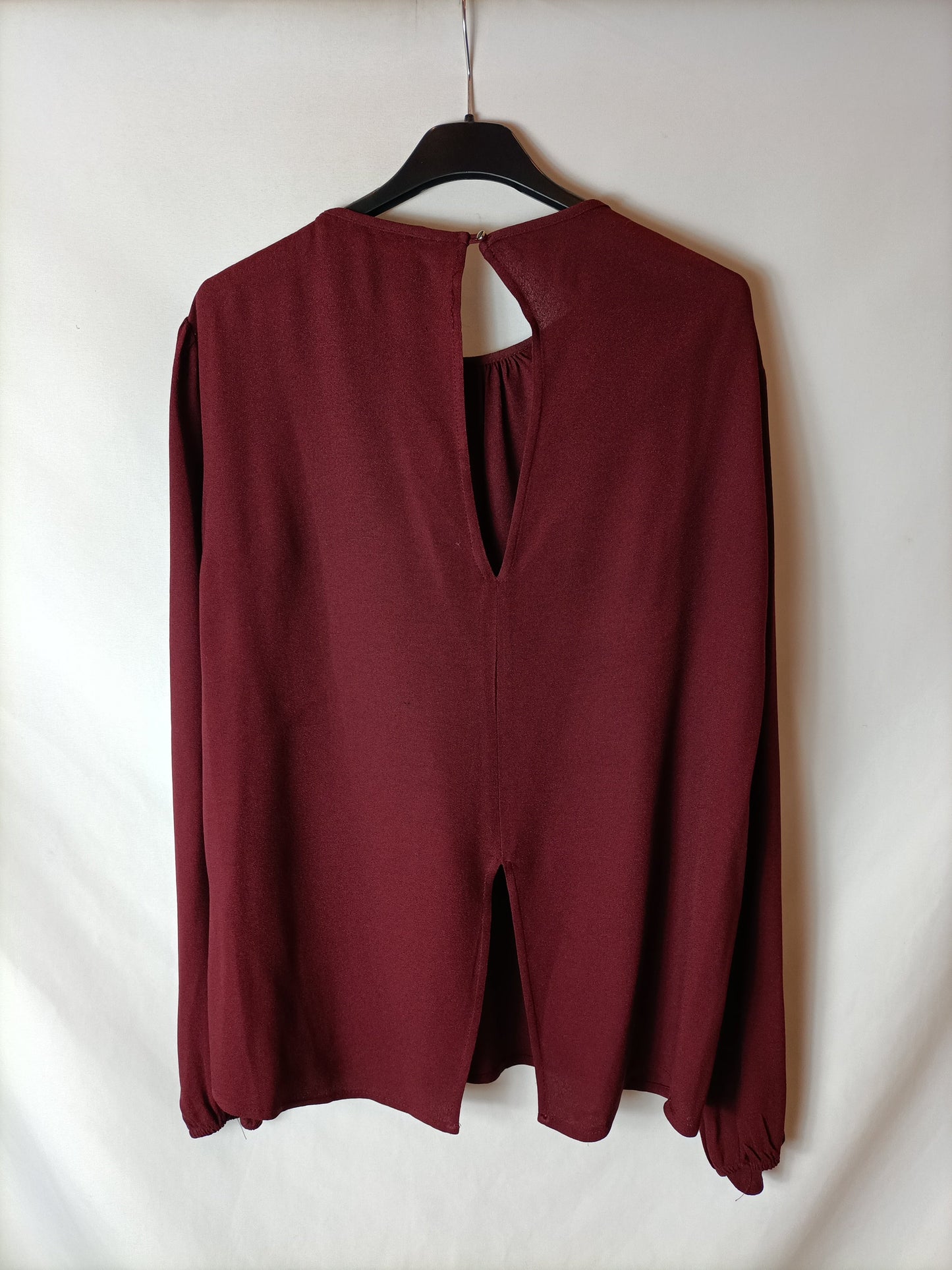 ZARA.Burgundy blouse with shoulder pads TL