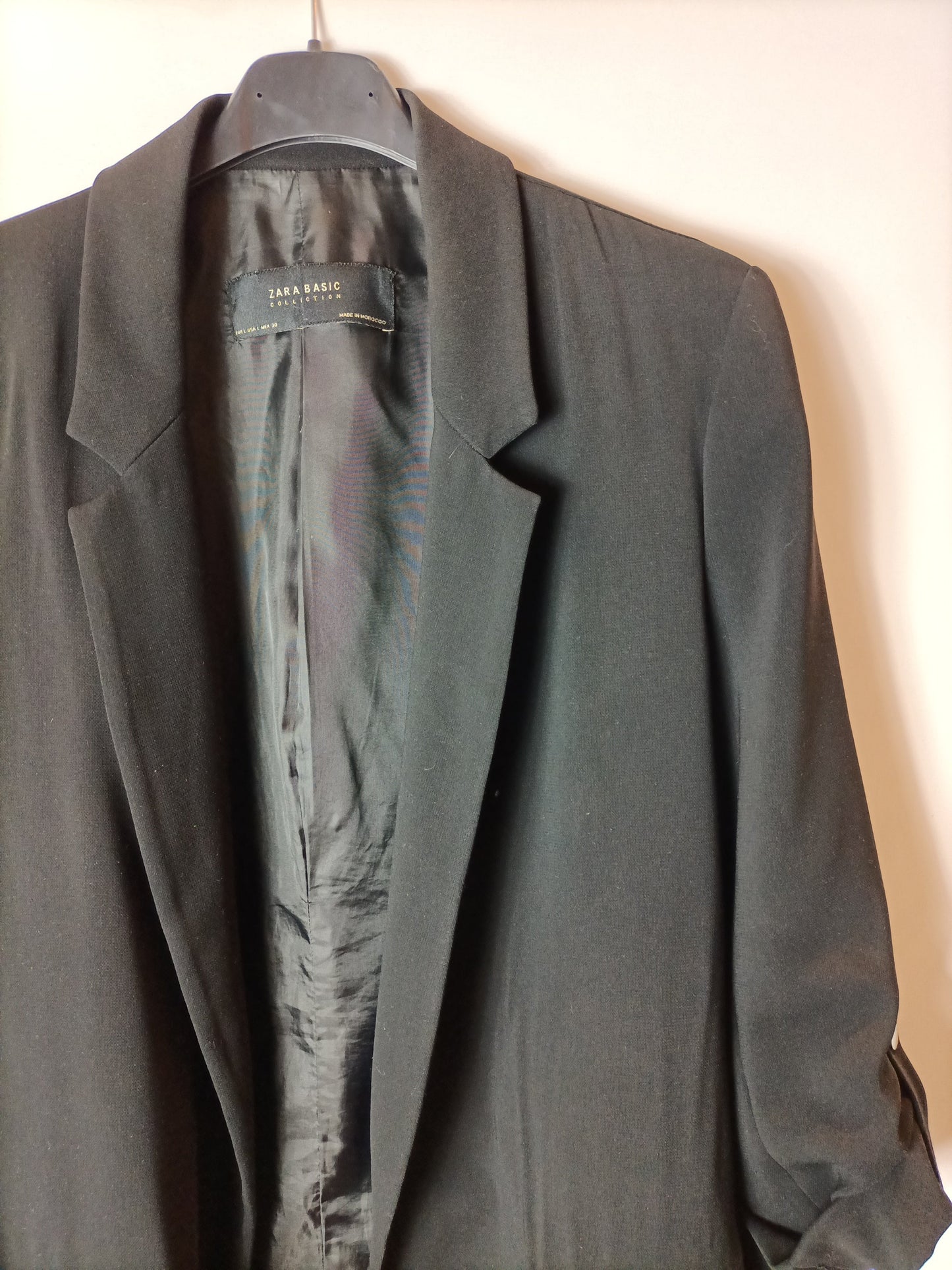 ZARA. Blazer negra básica T.L