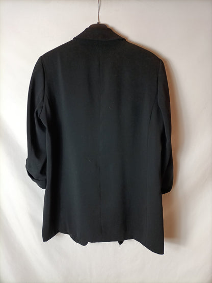 ZARA. Blazer negra básica T.L