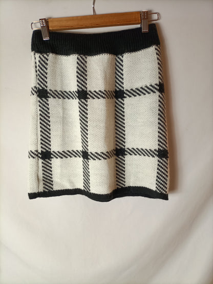 OTRAS. Total look falda y jersey punto cuadros T S/M
