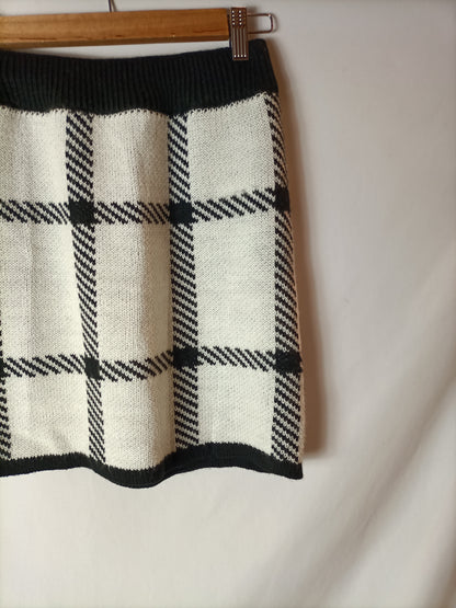 OTRAS. Total look falda y jersey punto cuadros T S/M