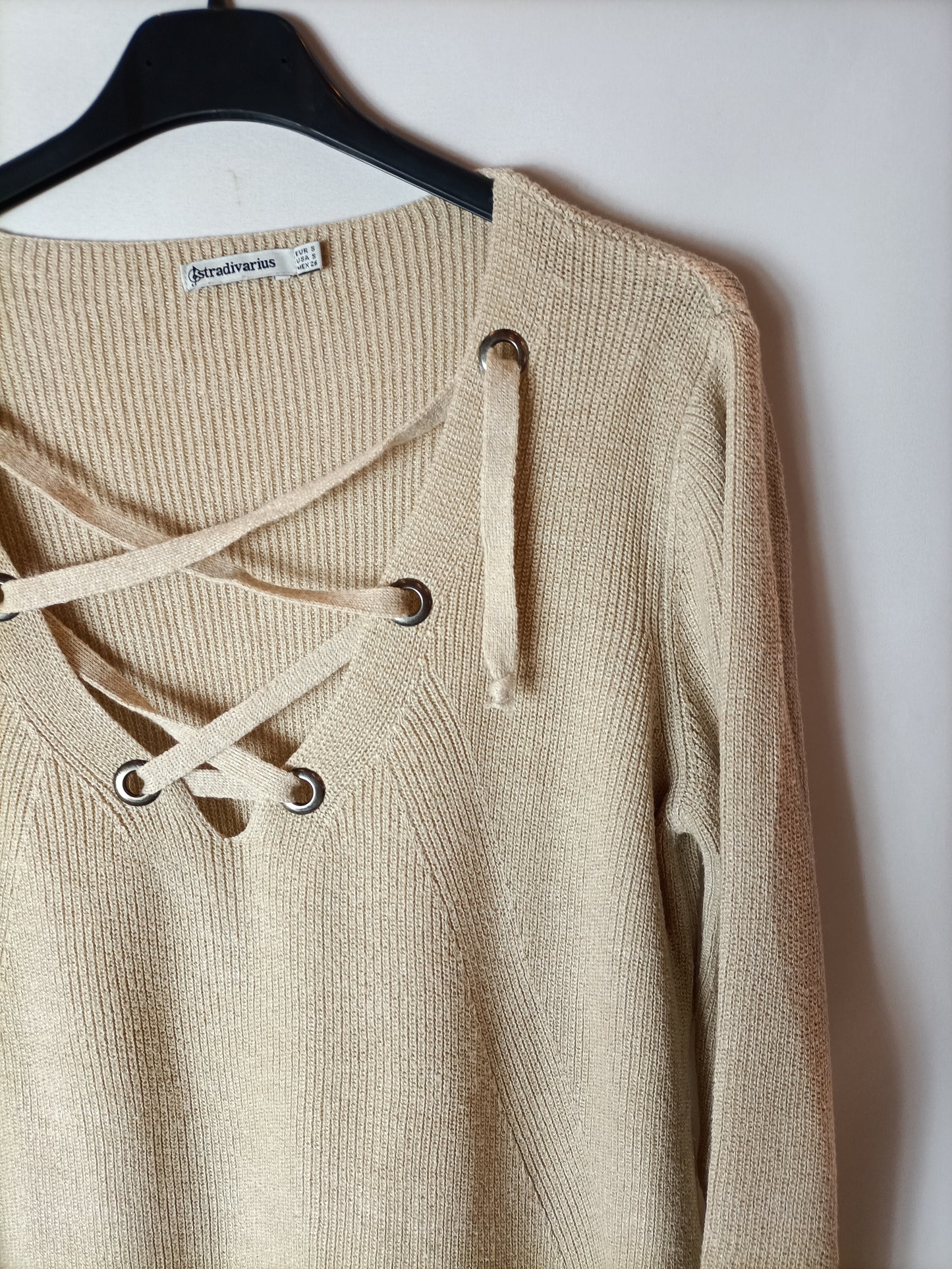 STRADIVARIUS. Jersey beige lazada. T  S
