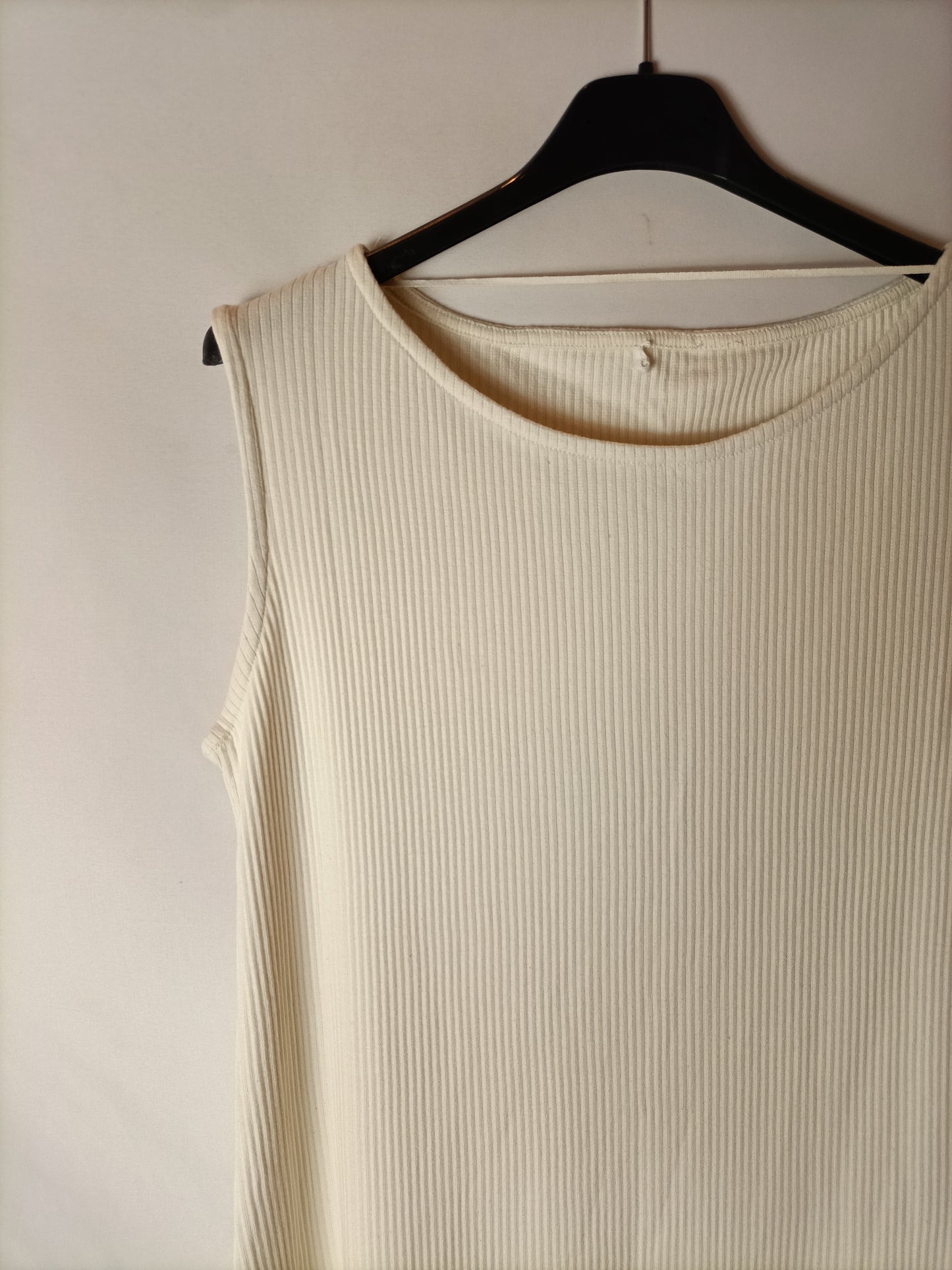 OTRAS. Vestido canalé blanco. T S/M