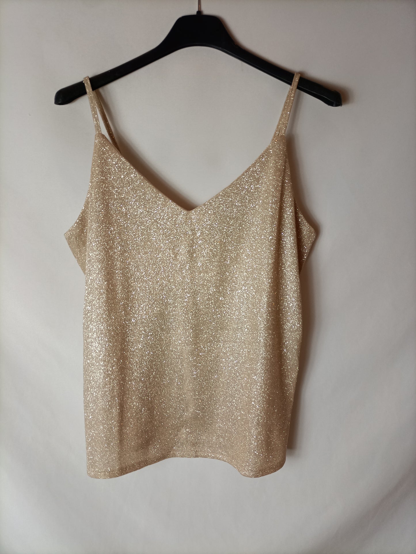 OTRAS. Top efecto dorado. T S