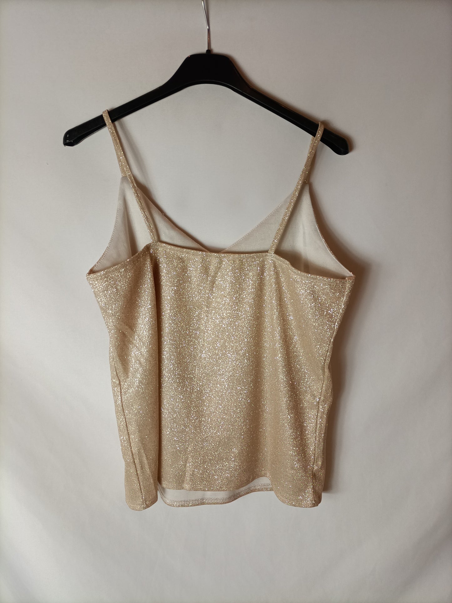 OTRAS. Top efecto dorado. T S