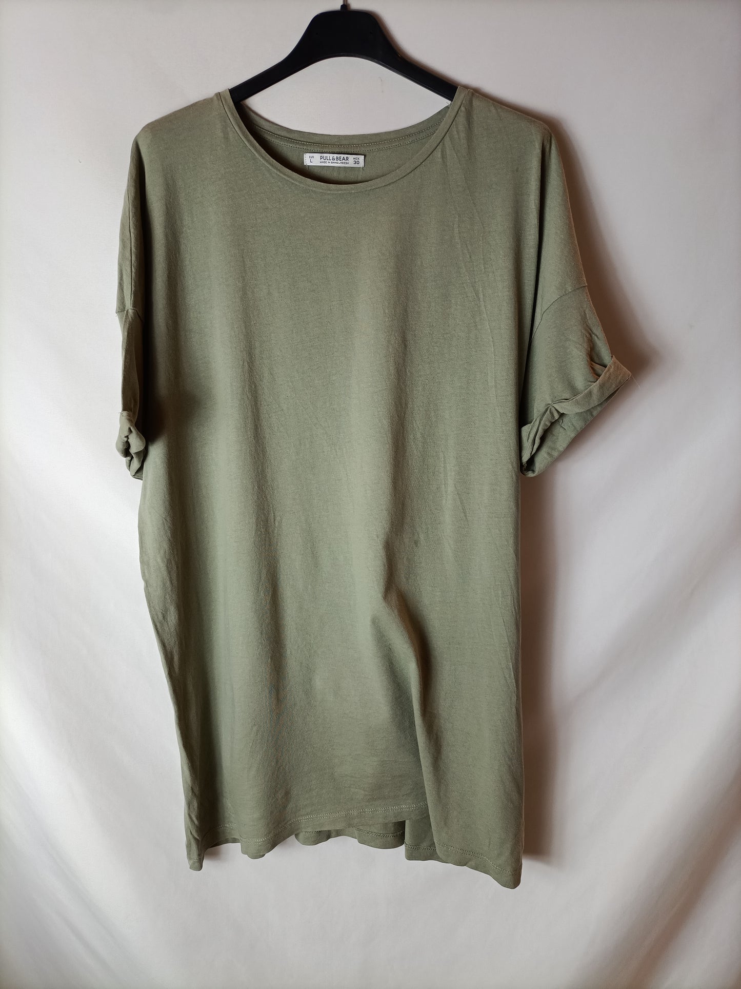PULL&amp;BEAR. Oversized green t-shirt. T.L.