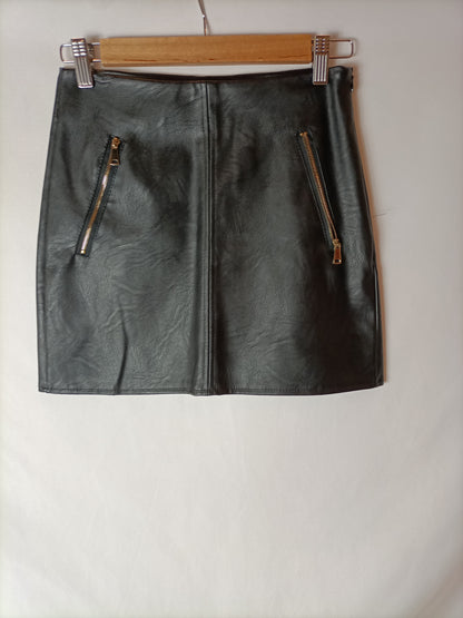 HAILYS. Black faux leather skirt with zippers. XS