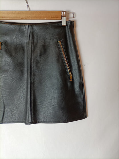 HAILYS. Black faux leather skirt with zippers. XS