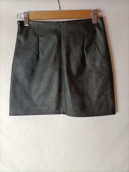 HAILYS. Black faux leather skirt with zippers. XS