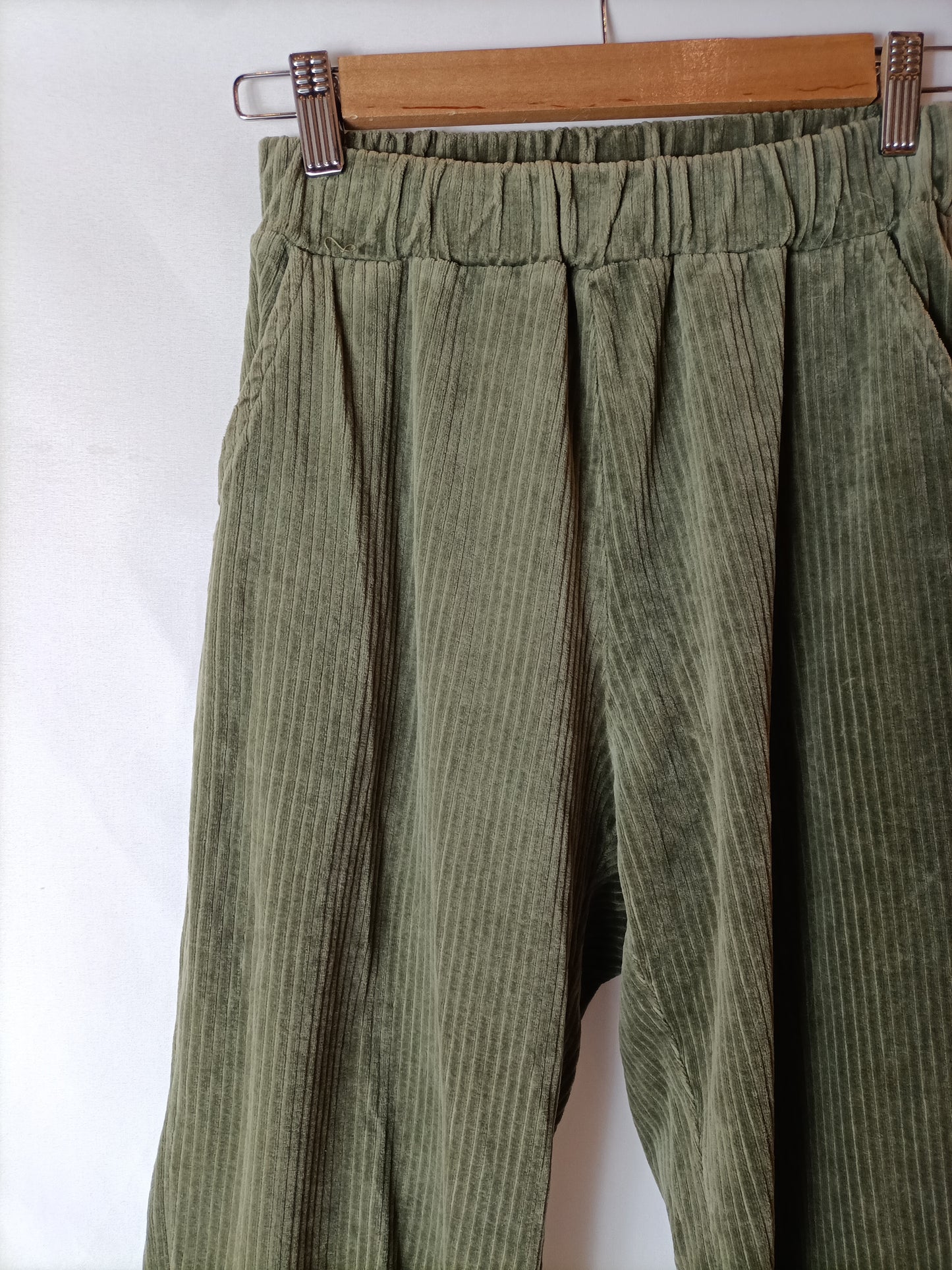 MARIE . Pantalón pana verde T.s