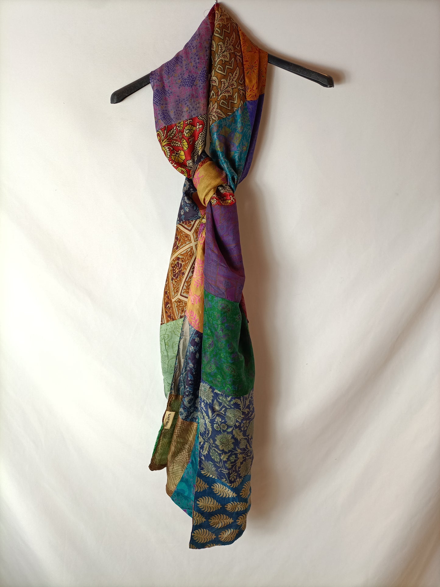CARPE DIEM. Multi-print scarf