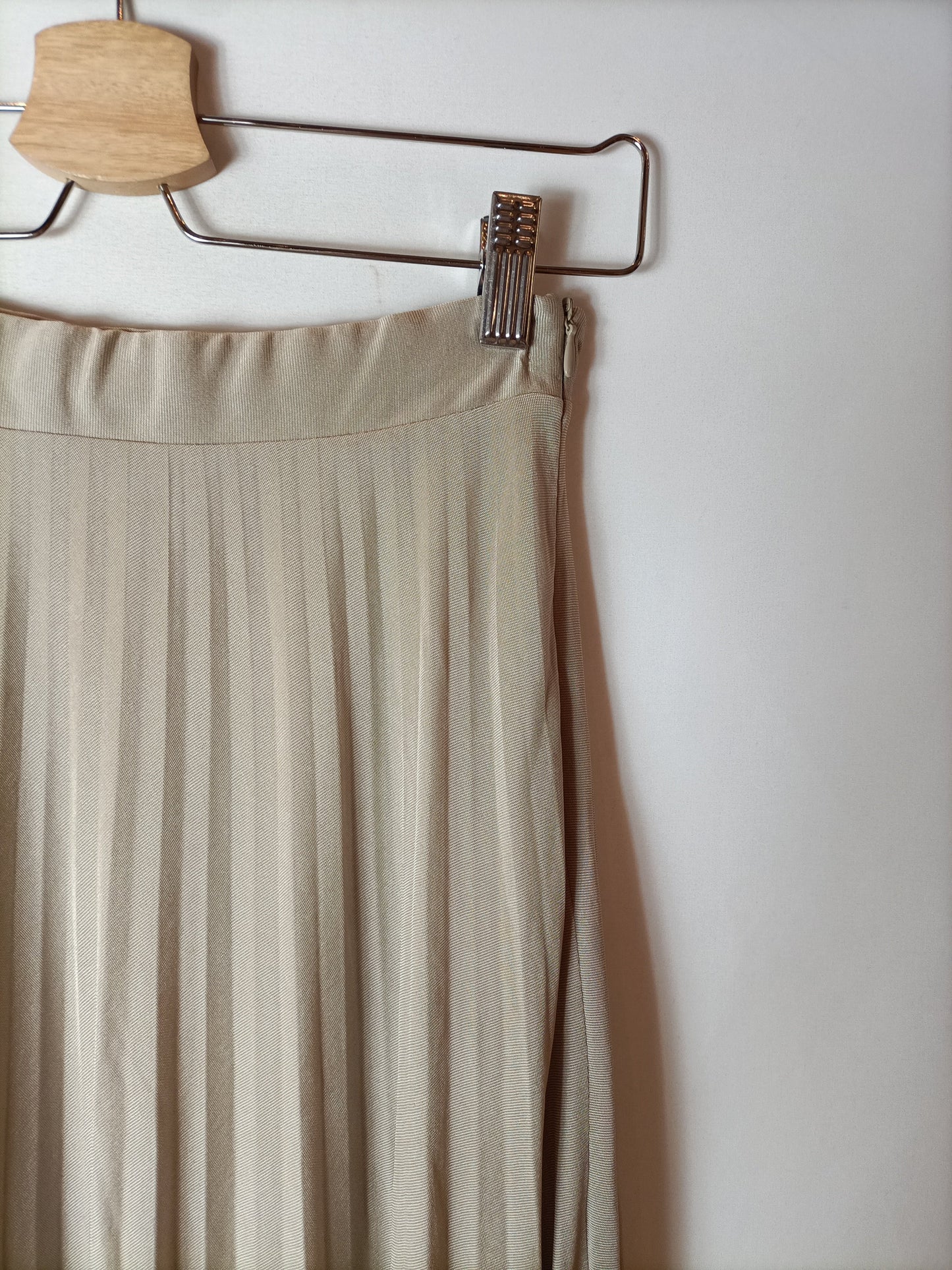 MASSIMO DUTTI. Falda midi plisada T.xs