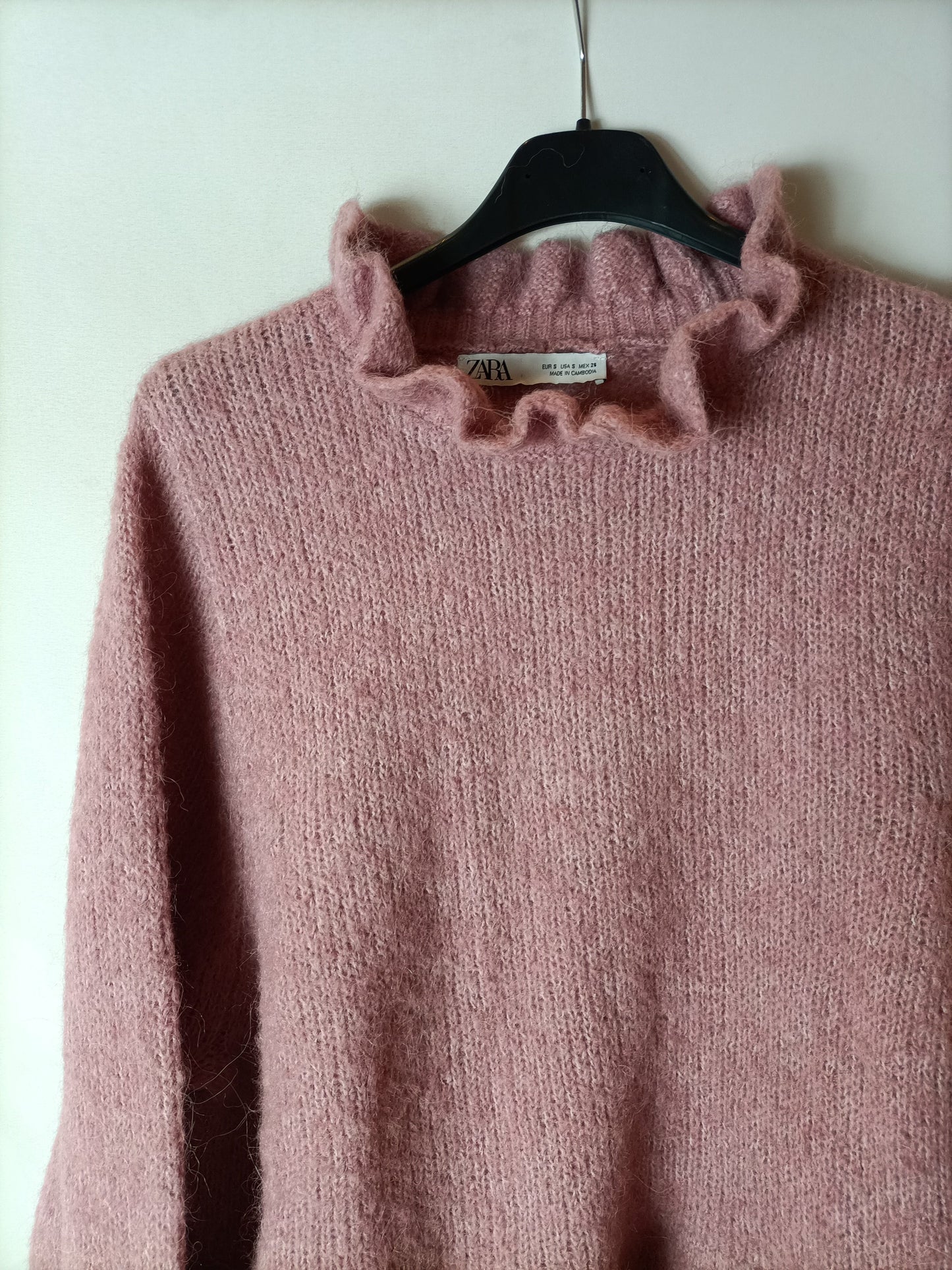 ZARA. Pink ruffled sweater Tm